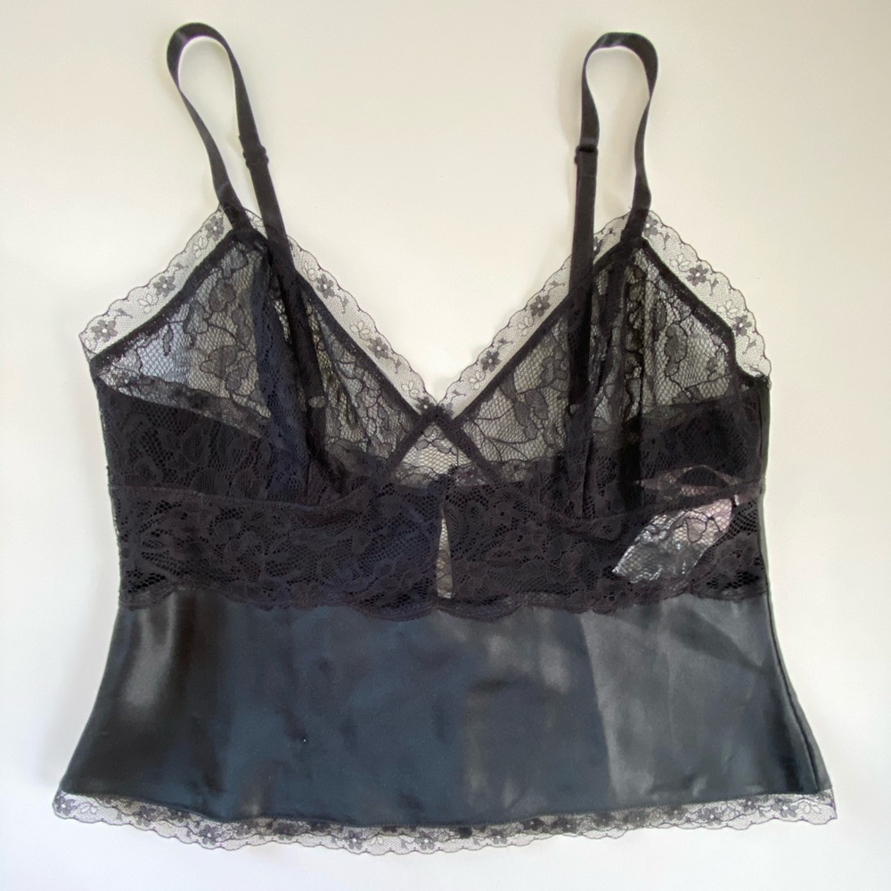💥SOLD IN ANOTHER SITE! POSHER CHEAP😋 NWT VICTORIA SECRET SILK SATIN CAMISOLE